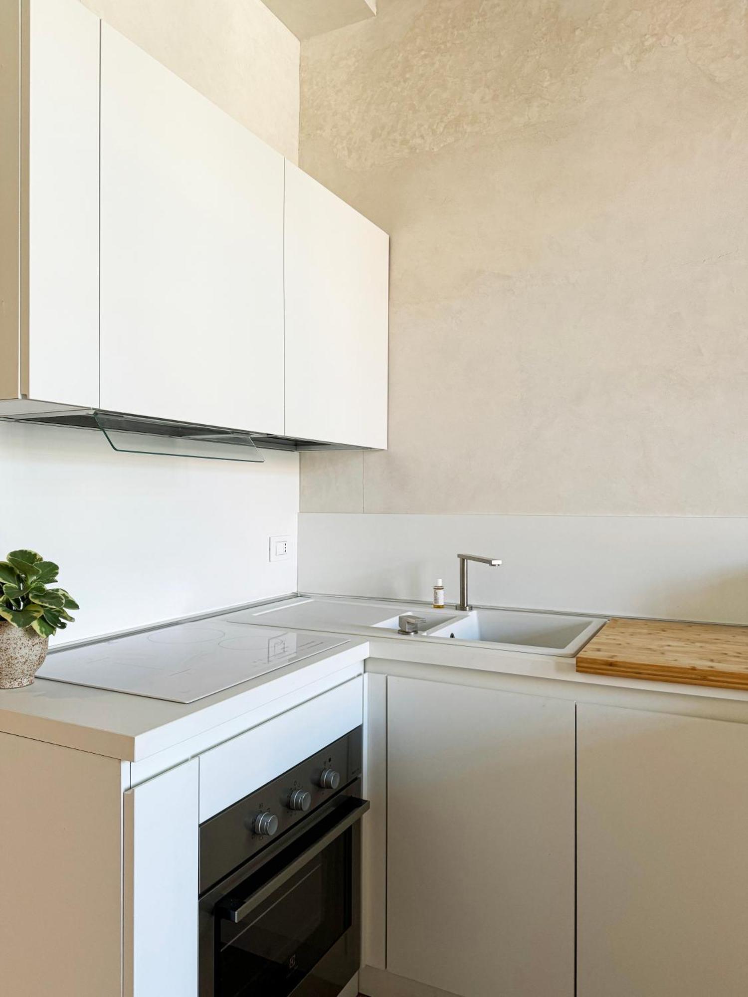 Apartment Central Luxury ~ Jacuzzi + Patio A/c *