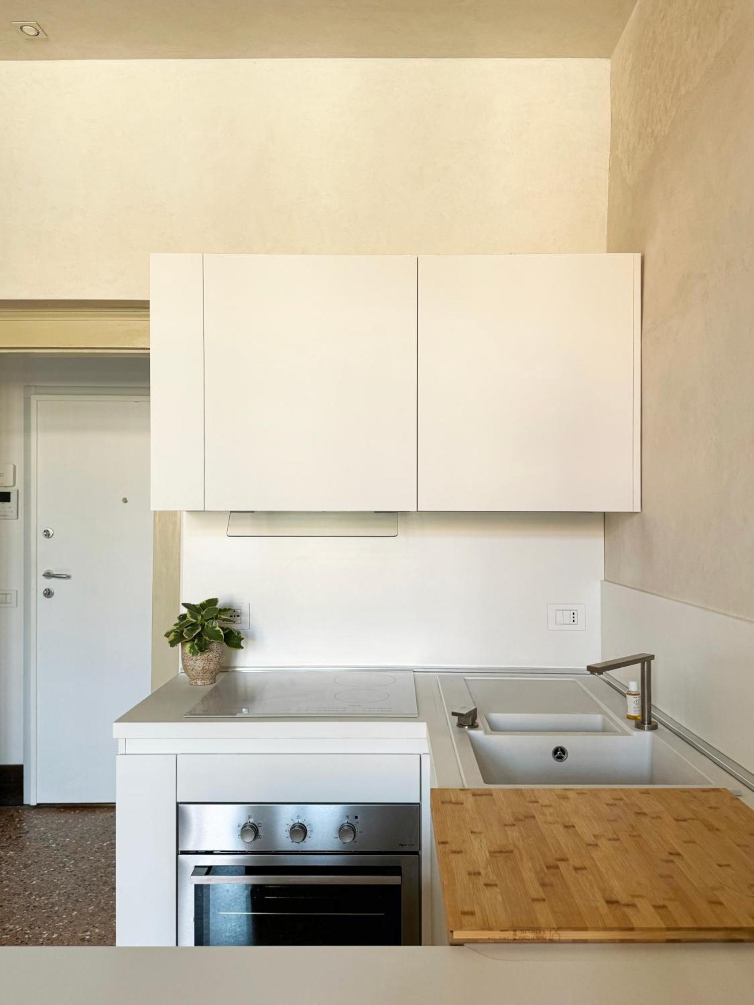 Apartment Central Luxury ~ Jacuzzi + Patio A/c *