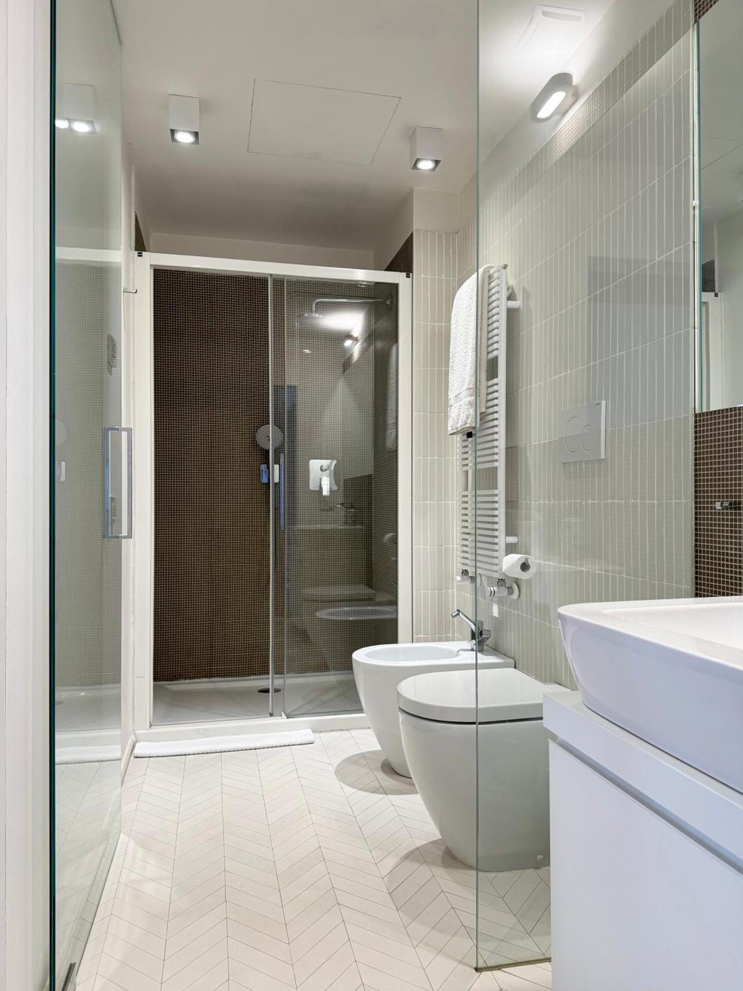 Apartment Central Luxury ~ Jacuzzi + Patio A/c *