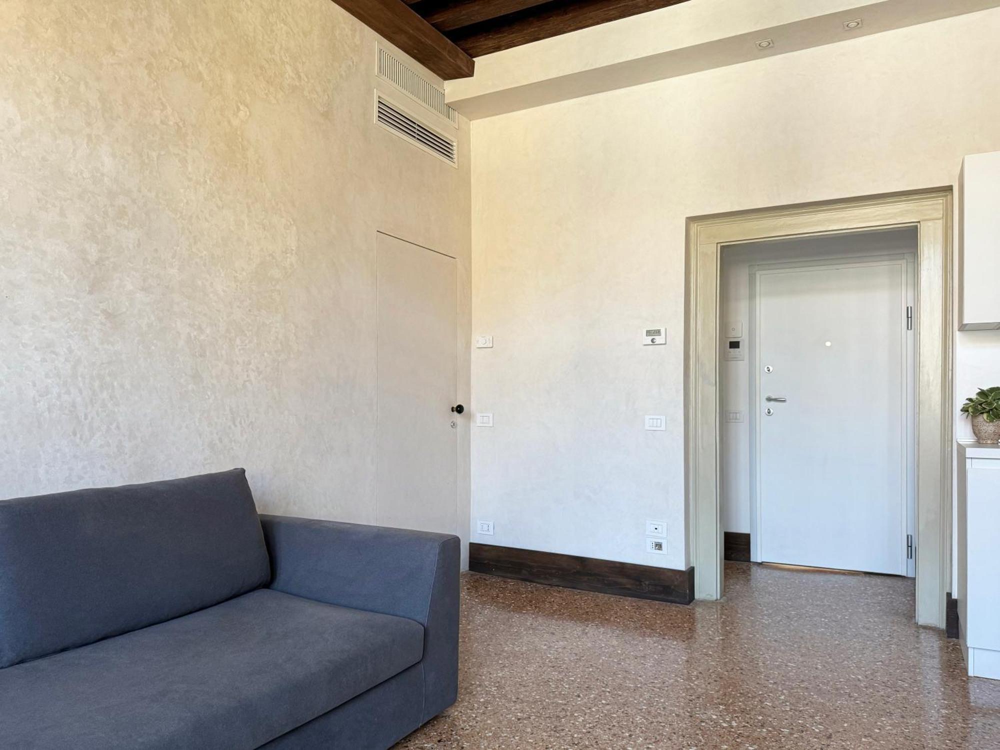 Apartment Central Luxury ~ Jacuzzi + Patio A/c *