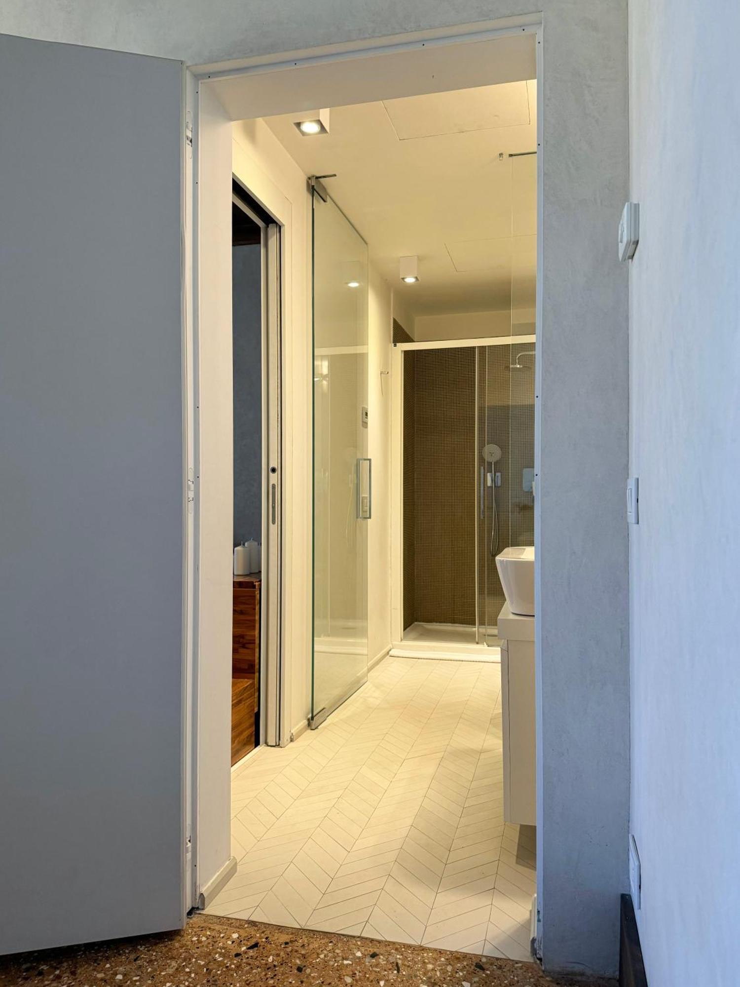 Central Luxury ~ Jacuzzi + Patio A/c Apartamento